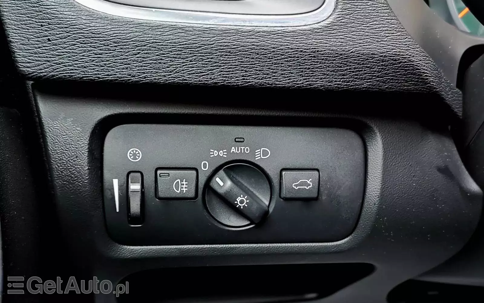 VOLVO V40 T2 Momentum