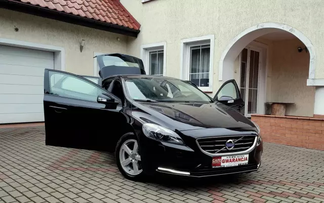 VOLVO V40 T2 Momentum