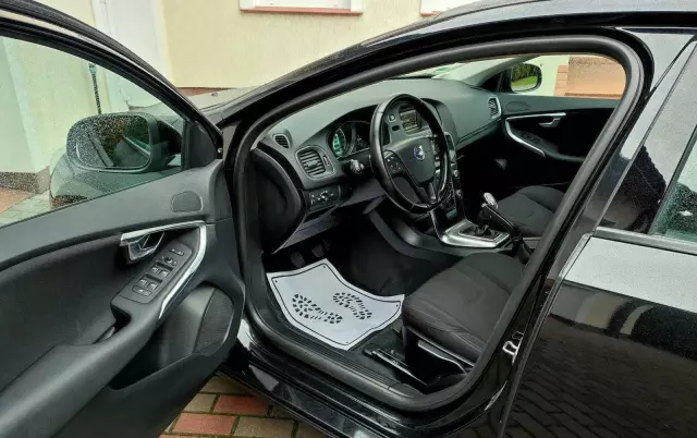 VOLVO V40 T2 Momentum