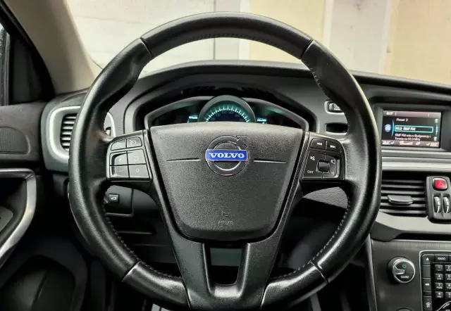 VOLVO V40 T2 Momentum