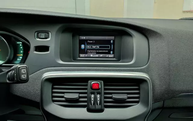 VOLVO V40 T2 Momentum