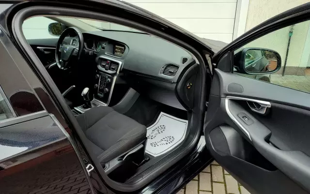 VOLVO V40 T2 Momentum