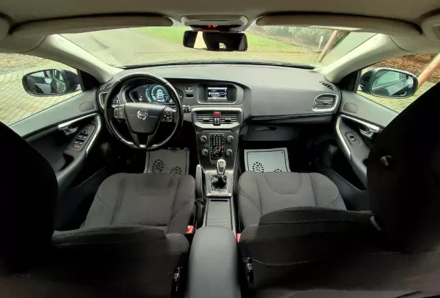 VOLVO V40 T2 Momentum