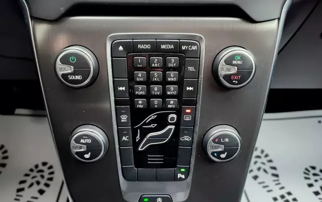 VOLVO V40 T2 Momentum