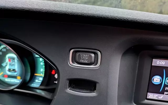 VOLVO V40 T2 Momentum