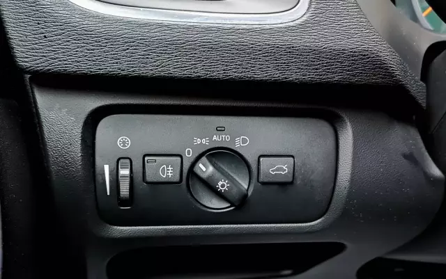 VOLVO V40 T2 Momentum