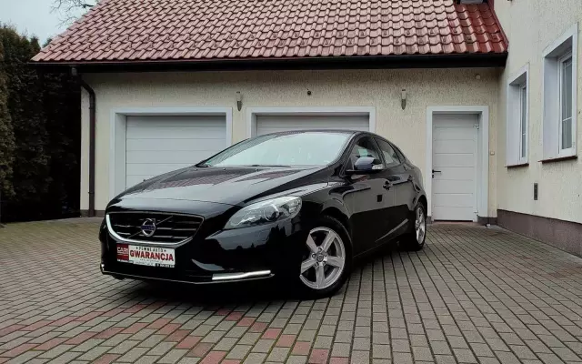 VOLVO V40 T2 Momentum