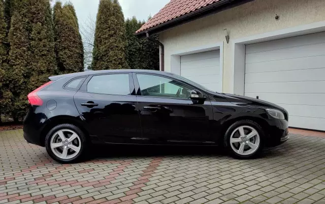VOLVO V40 T2 Momentum