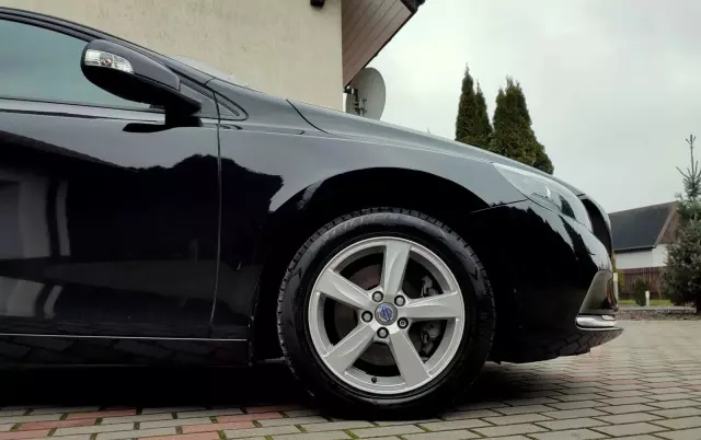 VOLVO V40 T2 Momentum