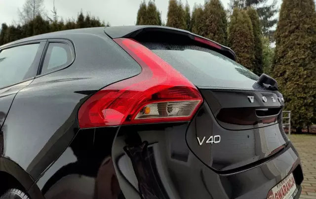 VOLVO V40 T2 Momentum