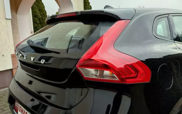 VOLVO V40 T2 Momentum