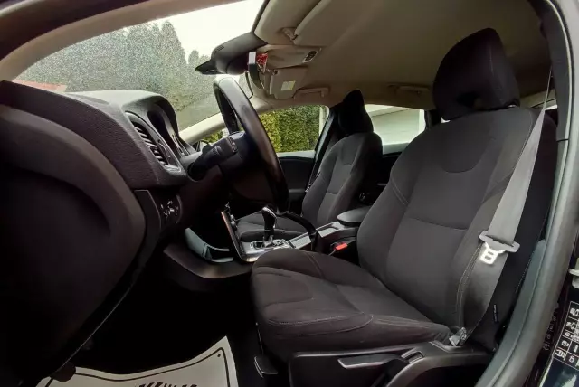 VOLVO V40 T2 Momentum