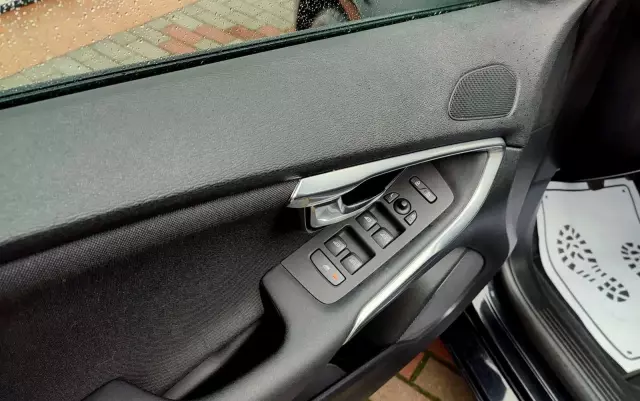 VOLVO V40 T2 Momentum