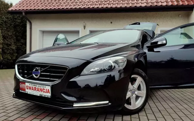 VOLVO V40 T2 Momentum