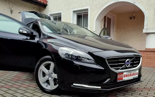 VOLVO V40 T2 Momentum
