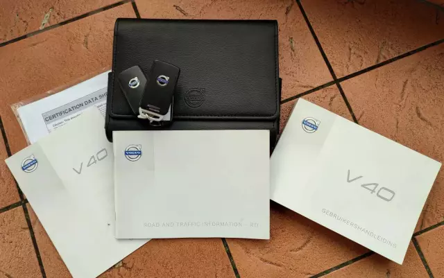 VOLVO V40 T2 Momentum