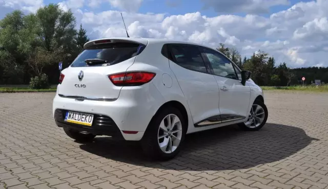 RENAULT Clio 