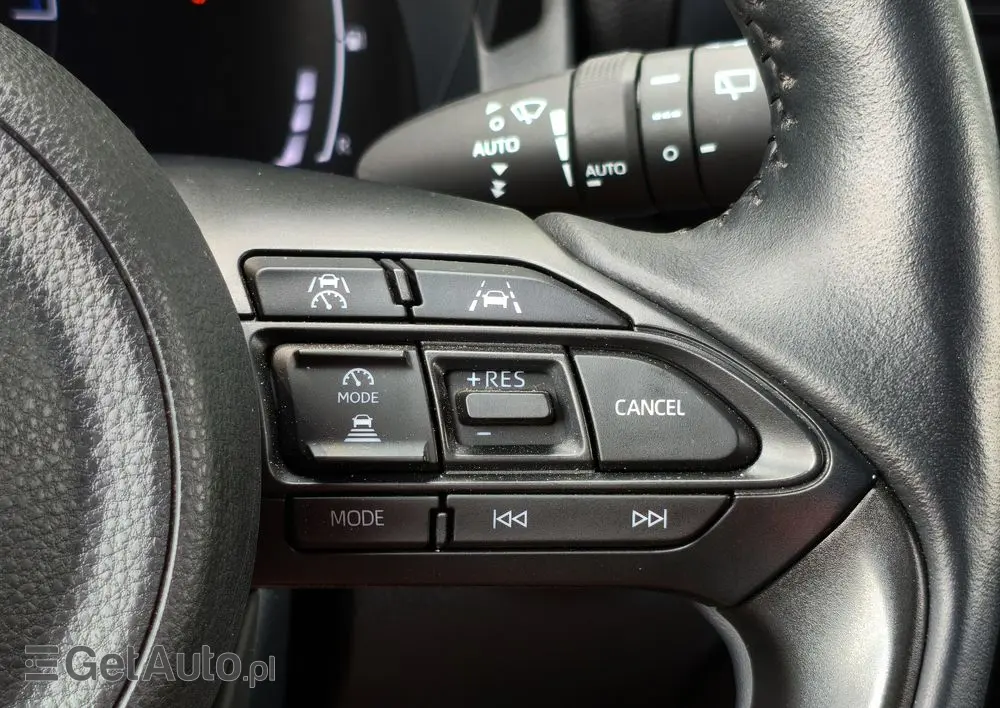 TOYOTA Yaris Hybrid 1.5 Premiere Edition