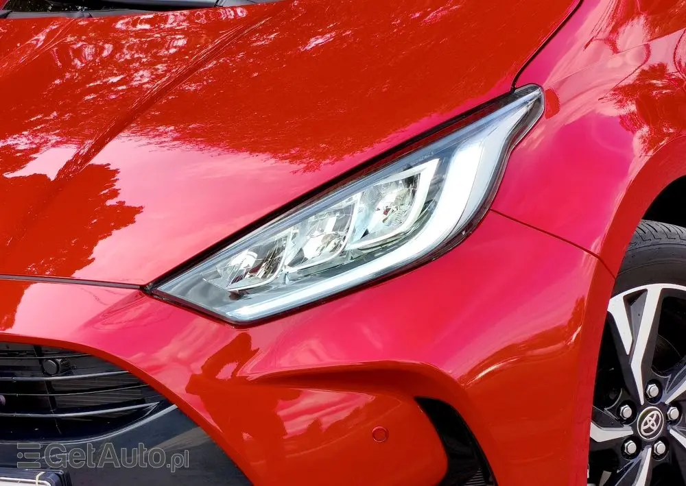 TOYOTA Yaris Hybrid 1.5 Premiere Edition