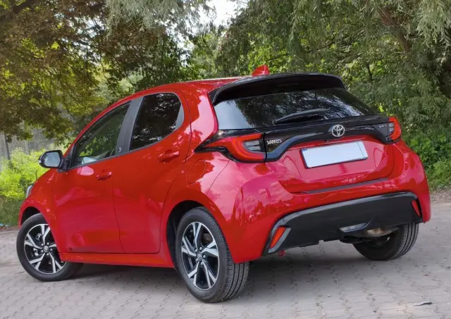 TOYOTA Yaris Hybrid 1.5 Premiere Edition