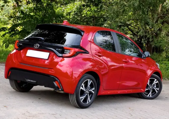 TOYOTA Yaris Hybrid 1.5 Premiere Edition