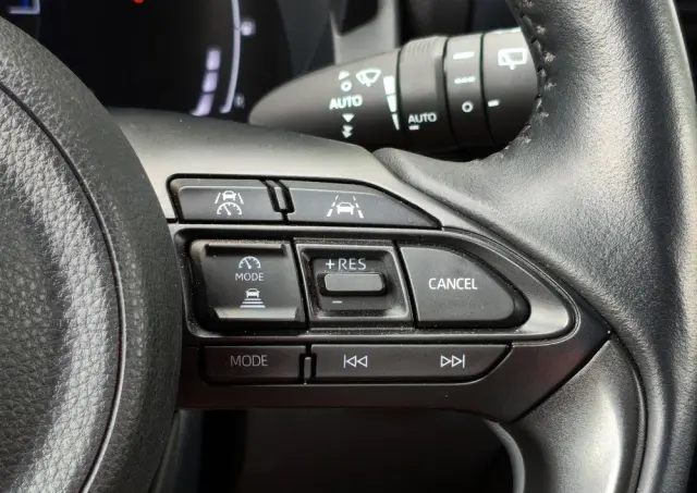 TOYOTA Yaris Hybrid 1.5 Premiere Edition