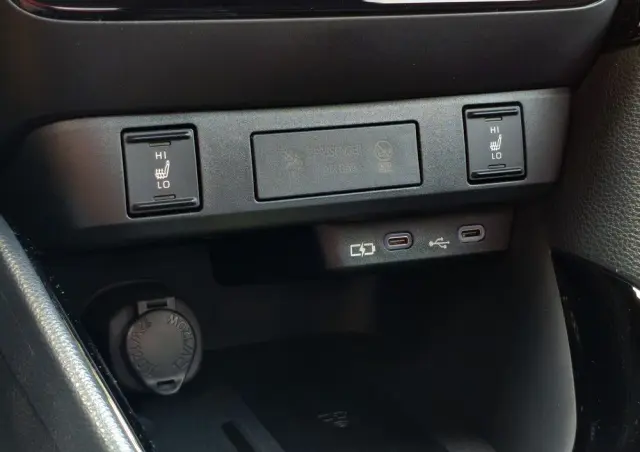 TOYOTA Yaris Hybrid 1.5 Premiere Edition