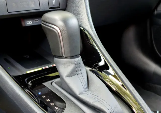 TOYOTA Yaris Hybrid 1.5 Premiere Edition