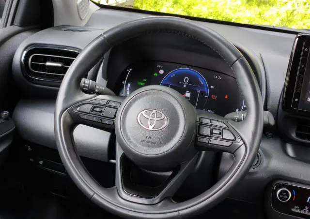 TOYOTA Yaris Hybrid 1.5 Premiere Edition