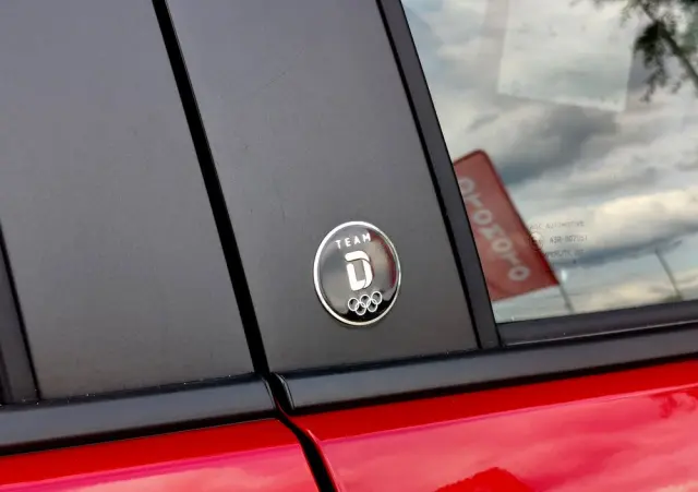 TOYOTA Yaris Hybrid 1.5 Premiere Edition