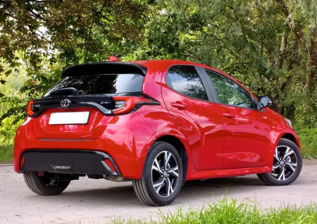 TOYOTA Yaris Hybrid 1.5 Premiere Edition