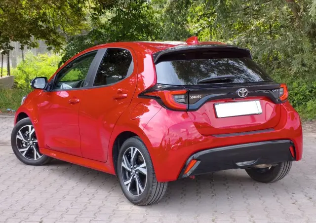 TOYOTA Yaris Hybrid 1.5 Premiere Edition