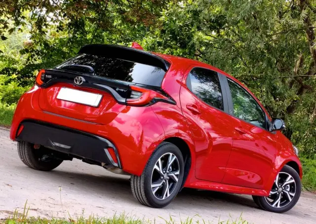 TOYOTA Yaris Hybrid 1.5 Premiere Edition