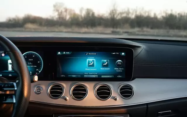 MERCEDES-BENZ Klasa E 400 d 4-Matic AMG