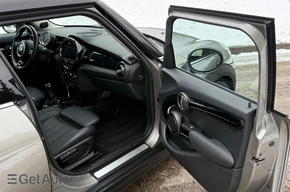 MINI Cooper John Works Trim