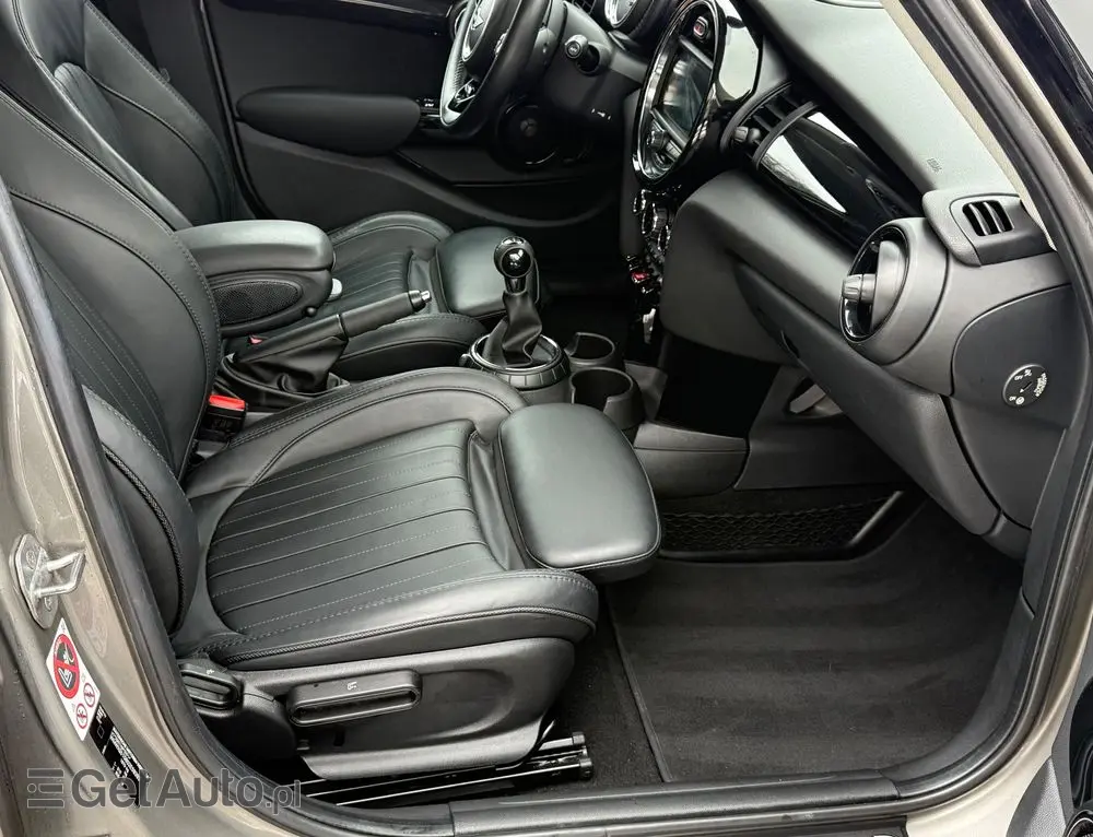 MINI Cooper John Works Trim