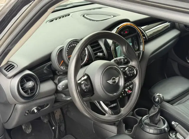 MINI Cooper John Works Trim