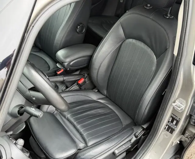 MINI Cooper John Works Trim