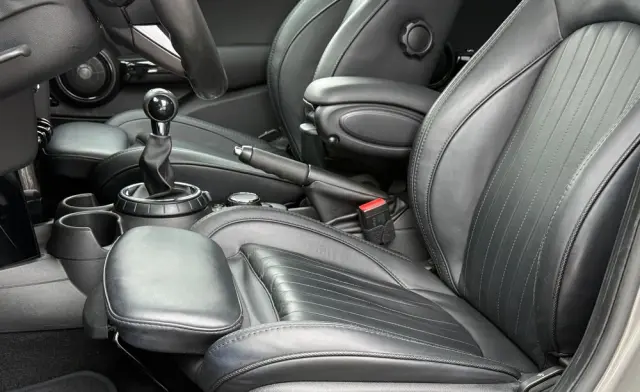 MINI Cooper John Works Trim