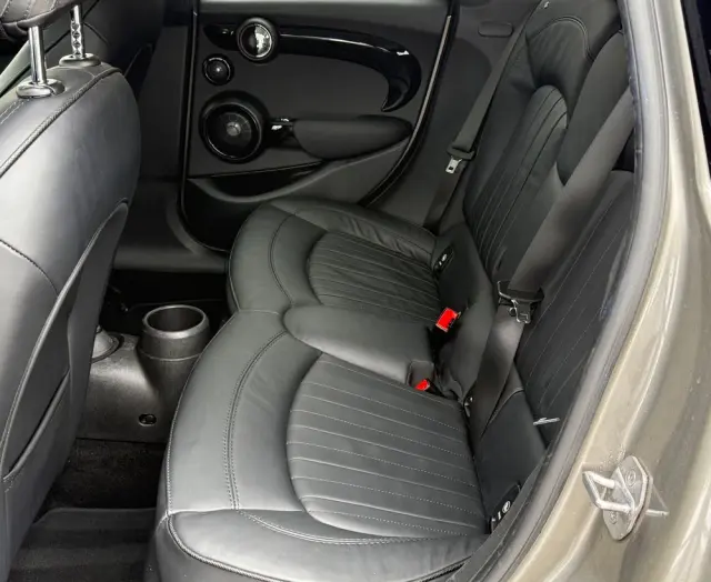 MINI Cooper John Works Trim