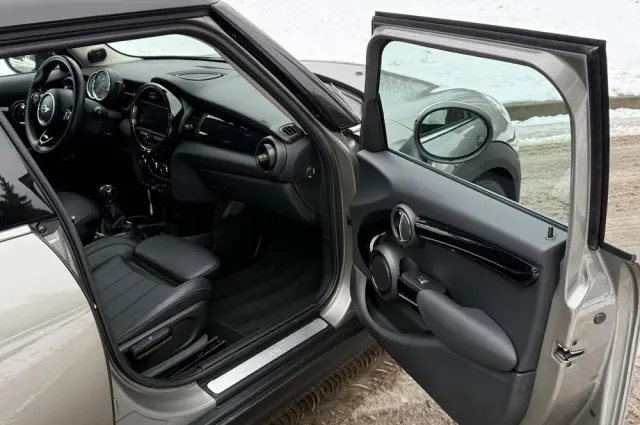 MINI Cooper John Works Trim