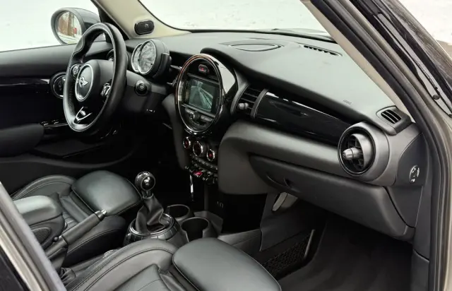 MINI Cooper John Works Trim