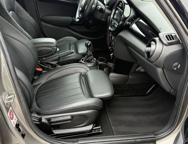 MINI Cooper John Works Trim