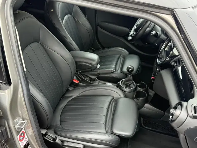 MINI Cooper John Works Trim