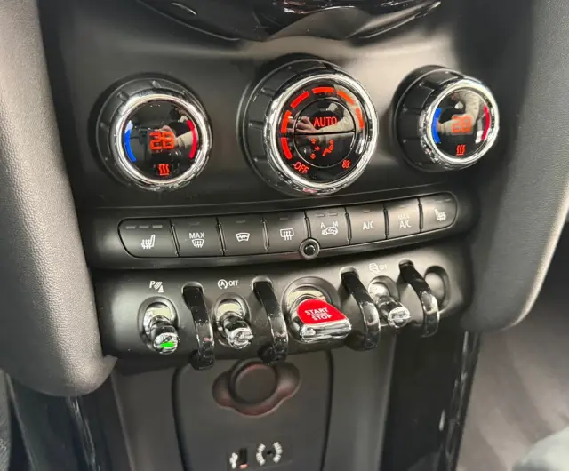 MINI Cooper John Works Trim