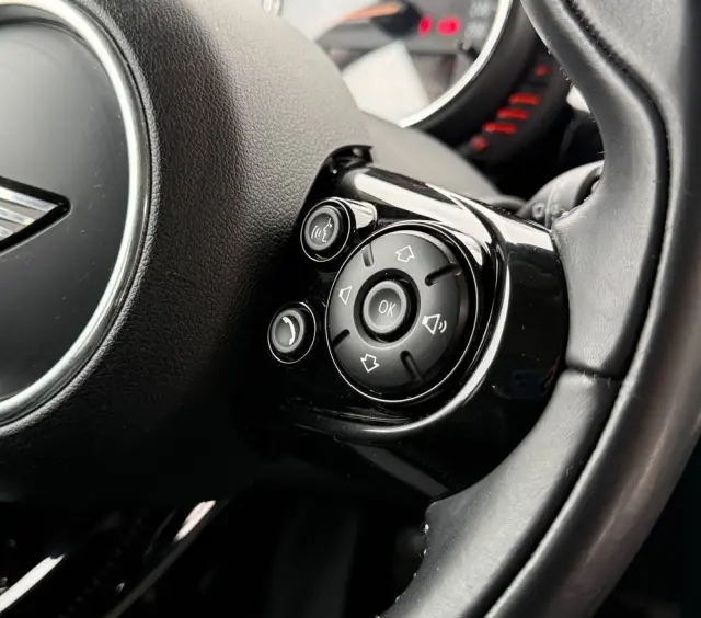 MINI Cooper John Works Trim