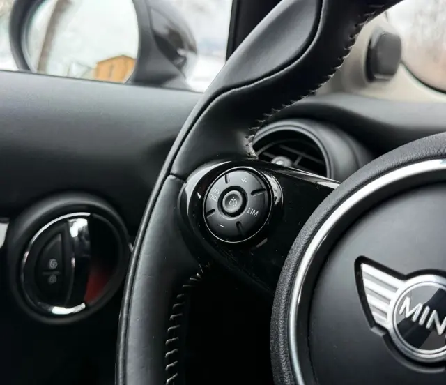 MINI Cooper John Works Trim