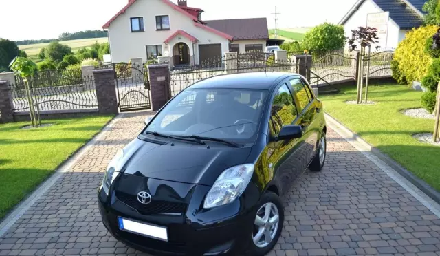 TOYOTA Yaris 