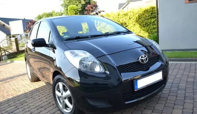 TOYOTA Yaris 
