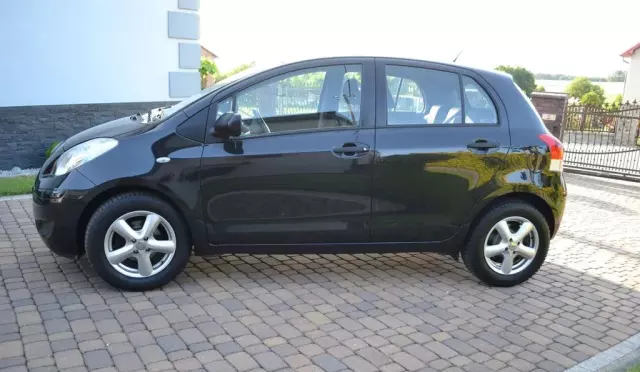 TOYOTA Yaris 